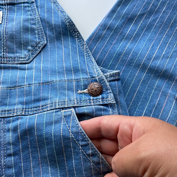 OshKosh B’gosh Pastel Pinstriped Vestbak Denim Overalls Size 2T - Picture 3 of 9